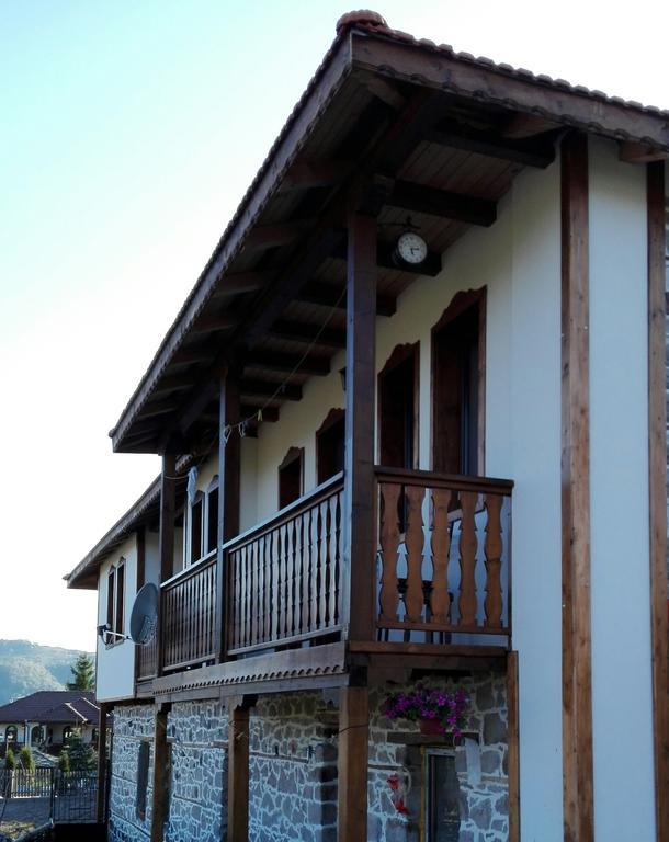 Semana Guesthouse Vrata Bagian luar foto