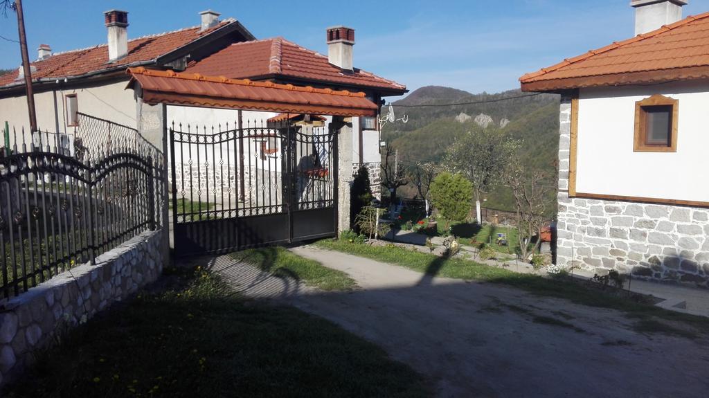 Semana Guesthouse Vrata Bagian luar foto
