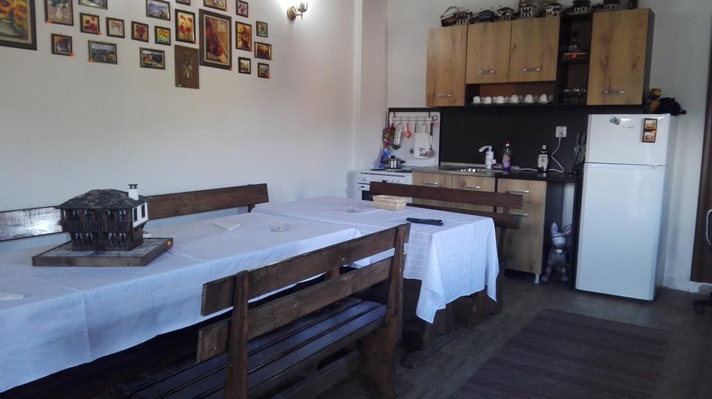 Semana Guesthouse Vrata Bagian luar foto