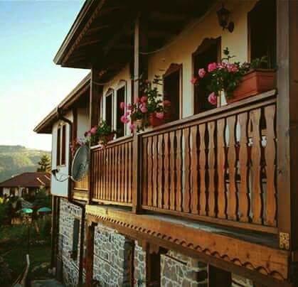 Semana Guesthouse Vrata Bagian luar foto